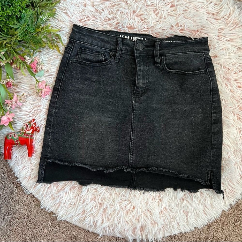 YMI Vintage‎ Dream Fit Black Distressed MIDI Mini Denim Jean Skirt Sz 7 28
